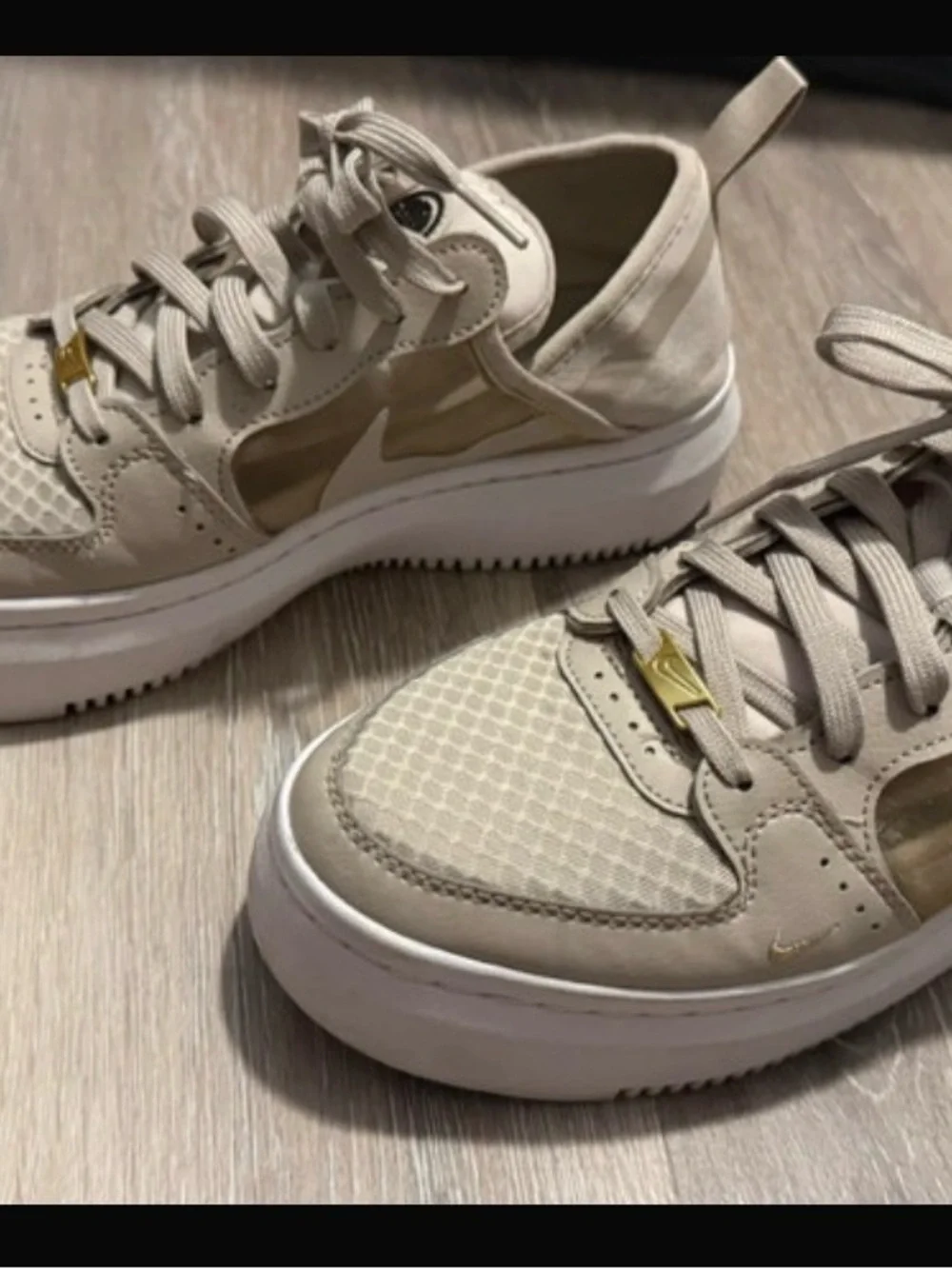 Nike Women’s Beige Low-Top Sneakers